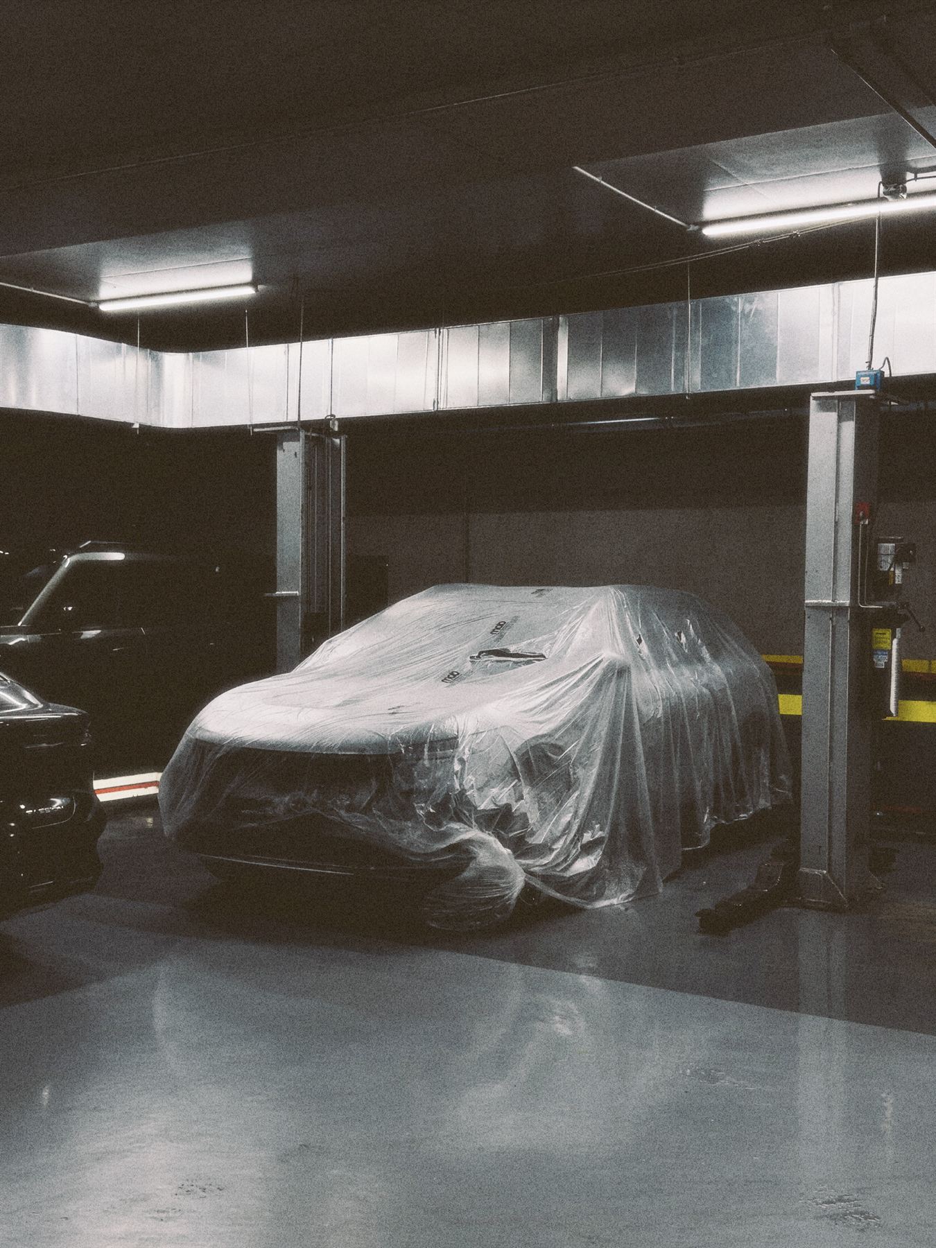 A vehicle on the lift at Monza SAL